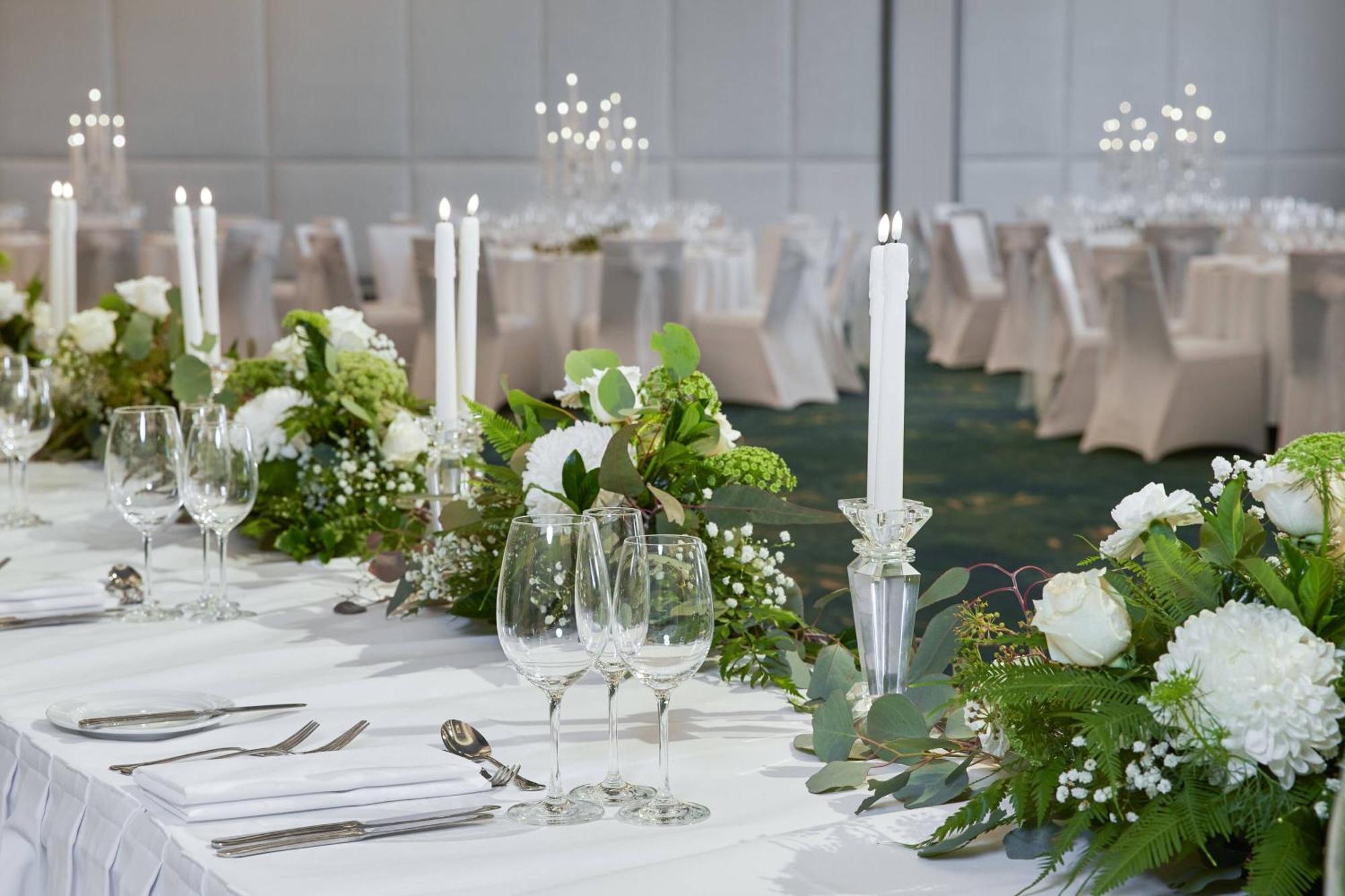 Jw Marriott Gold Coast Resort & Spa Surfers Paradise Exterior photo A table set for a wedding reception
