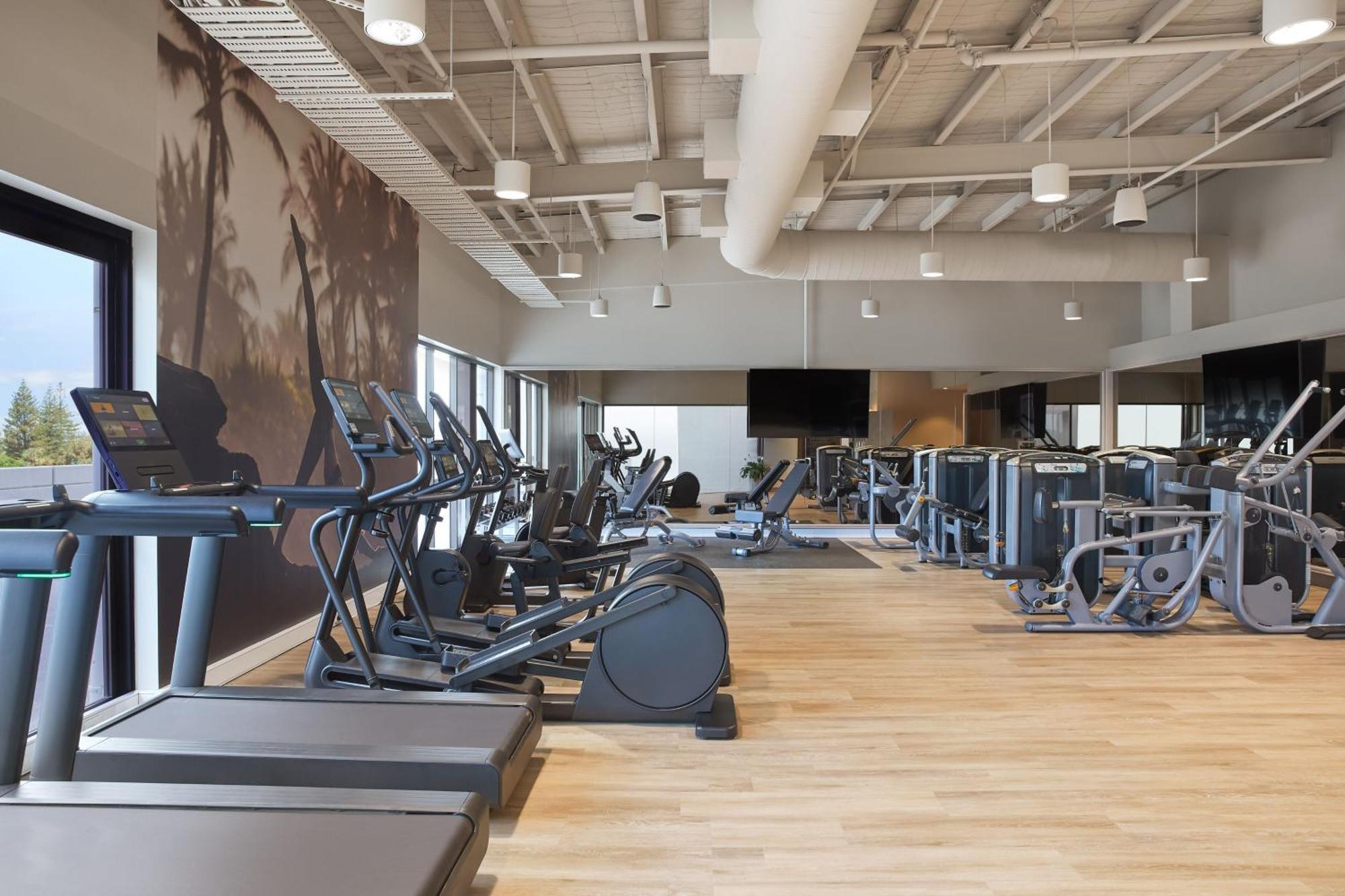 Jw Marriott Gold Coast Resort & Spa Surfers Paradise Exterior photo The fitness center at the 100 North Main