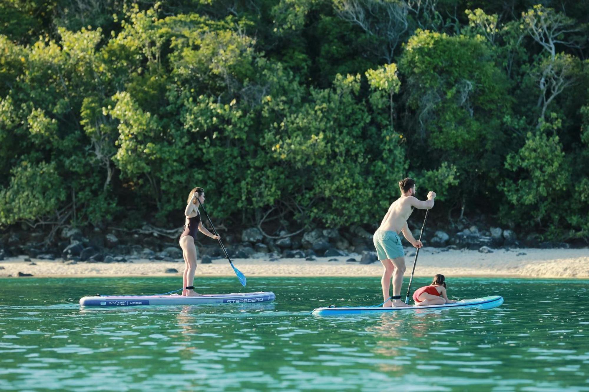 Jw Marriott Gold Coast Resort & Spa Surfers Paradise Exterior photo Stand-up paddle boarders on the Great Barrier Reef